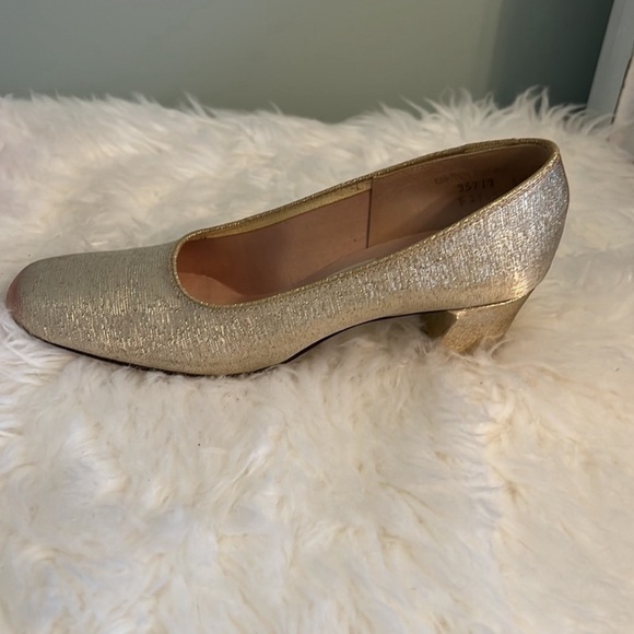 Realites Vintage Pumps - Picture 3 of 6